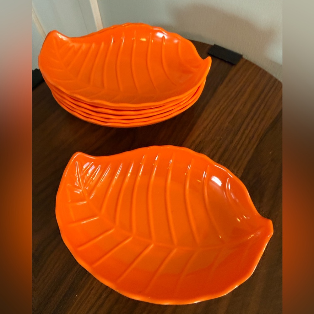 Orange Leaf-Shaped Dining Plastic serving plates